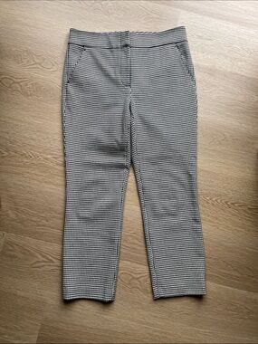 Classic Black & White Houndstooth Capri Pant